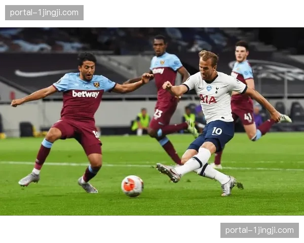 西汉姆联2比0战胜诺丁汉森林 脱离降级区压力